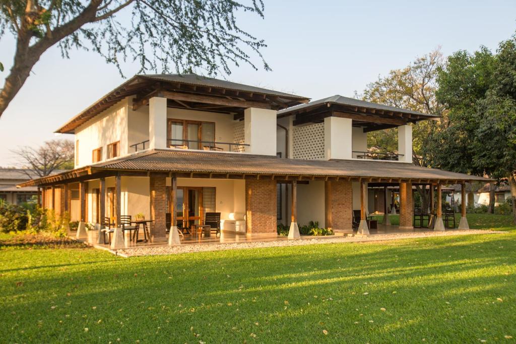 Study Retreat in Lake Malawi, Africa Followed by in-Person Labs and Practice Exams in Edinburgh, Scotland